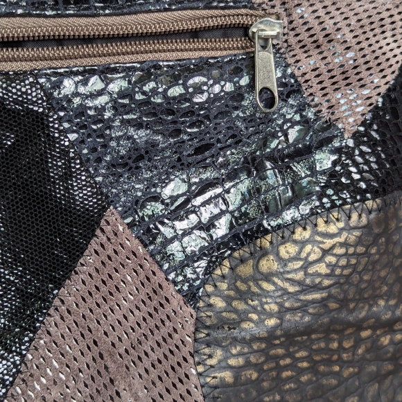 Vintage leather patchwork shoulder bag! - Picture 7 of 8